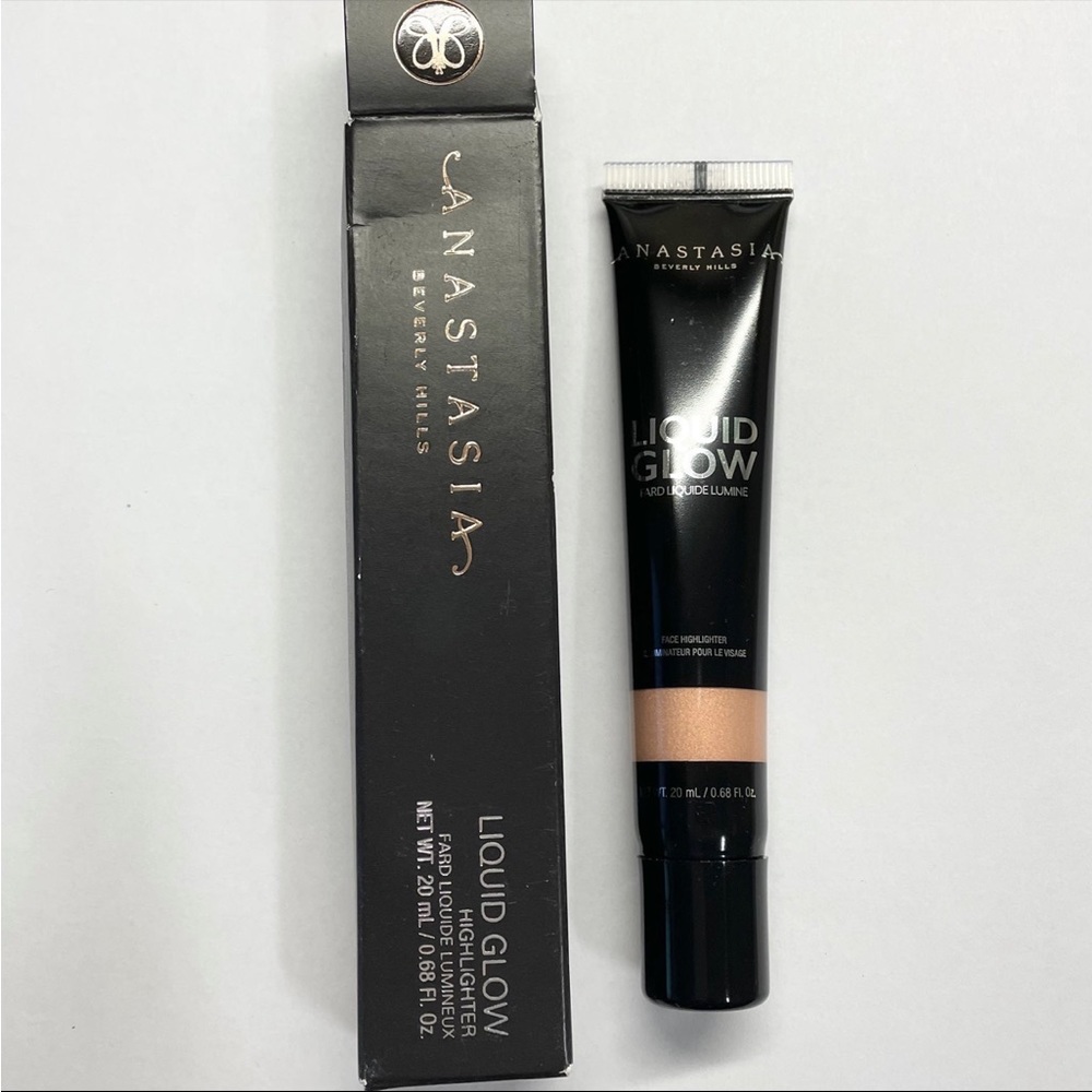 Anastasia Beverly Hills highlighter in Oyster